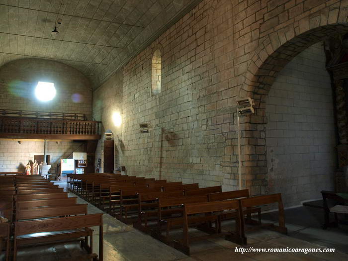 INTERIOR DE LA NAVE HACIA LOS PIES